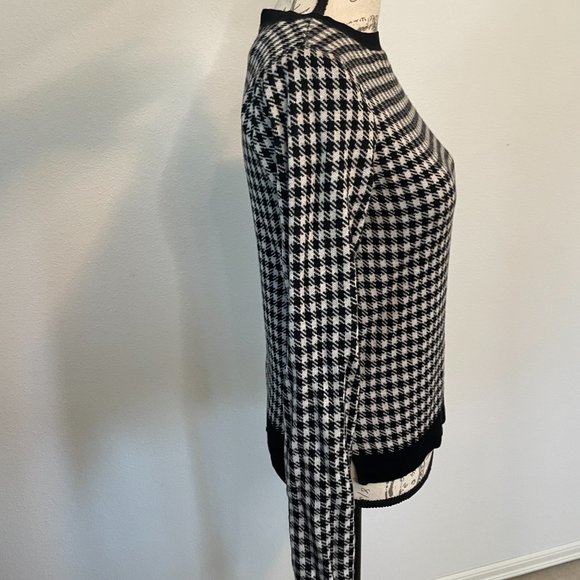 Sassy Black and White Sweater - Picture 2 of 6